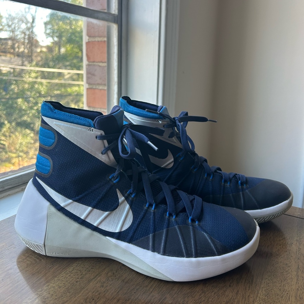 Nike Hyperdunk Women’s Size 9